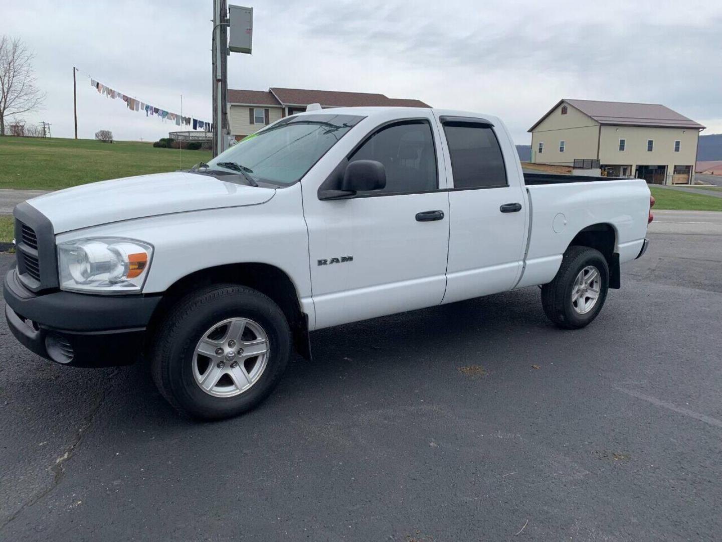 2008 White Dodge Ram 1500 (1D7HU18N78J) with an 4.7L V8 4.7L V8 engine, located at 4845 Woodbury Pike, Roaring Springs, PA, (814) 317-5008, (814) 317-5008, 40.250935, -78.366959 - Photo#1