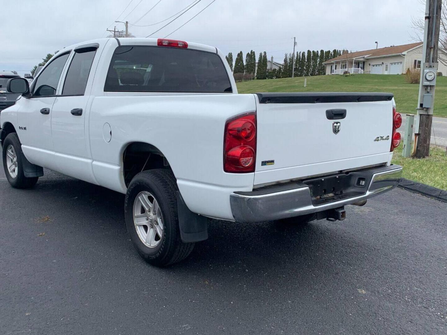 2008 White Dodge Ram 1500 (1D7HU18N78J) with an 4.7L V8 4.7L V8 engine, located at 4845 Woodbury Pike, Roaring Springs, PA, (814) 317-5008, (814) 317-5008, 40.250935, -78.366959 - Photo#2