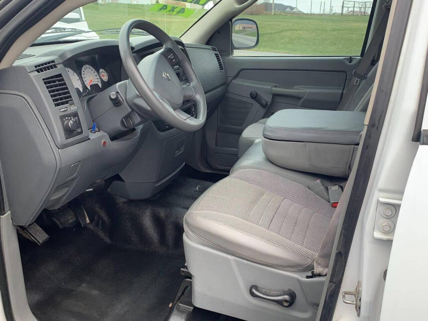 2008 White Dodge Ram 1500 (1D7HU18N78J) with an 4.7L V8 4.7L V8 engine, located at 4845 Woodbury Pike, Roaring Springs, PA, (814) 317-5008, (814) 317-5008, 40.250935, -78.366959 - Photo#5