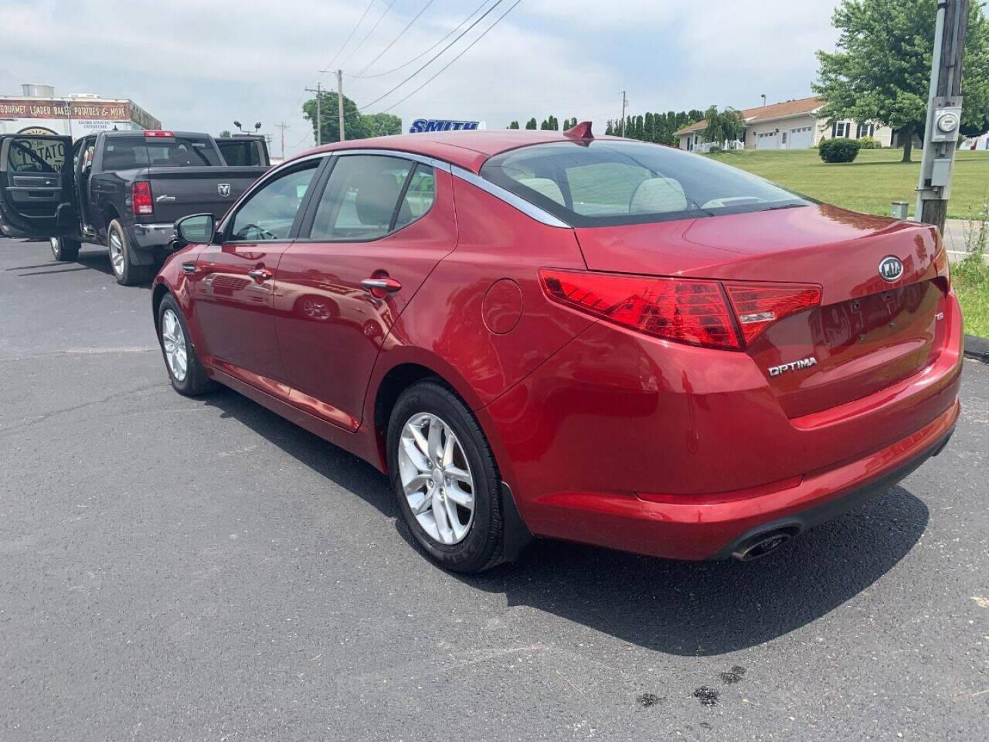 2013 Burgundy Kia Optima (5XXGM4A78DG) with an 2.4L I4 2.4L I4 engine, located at 4845 Woodbury Pike, Roaring Springs, PA, (814) 317-5008, (814) 317-5008, 40.250935, -78.366959 - Photo#2