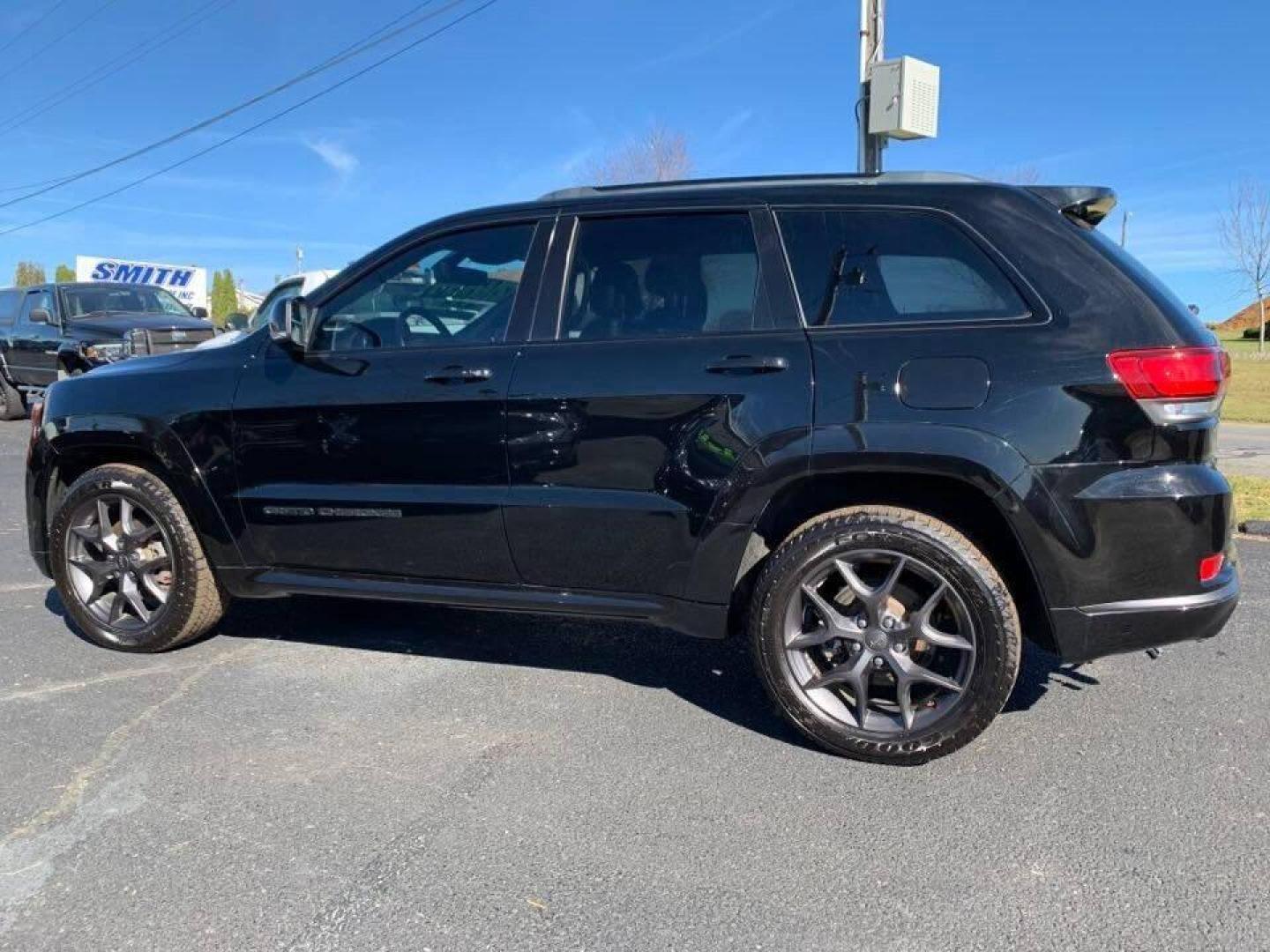 2019 Black Jeep Grand Cherokee (1C4RJFBG0KC) with an 3.6L V6 3.6L V6 engine, located at 4845 Woodbury Pike, Roaring Springs, PA, (814) 317-5008, (814) 317-5008, 40.250935, -78.366959 - Photo#3