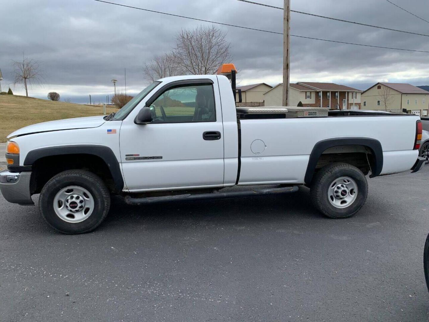 2005 White GMC Sierra 2500HD (1GTHC24265E) with an 6.6L V8 Turbocharger 6.6L V8 engine, located at 4845 Woodbury Pike, Roaring Springs, PA, (814) 317-5008, (814) 317-5008, 40.250935, -78.366959 - 1 owner, Virginia State owned! Very well maintained! 2005 Chevy Sierra 2500 HD, 6.6 Diesel, automatic, 4x2, like new tires, new inspection, warranty available, vinyl, 183k, RWD, comes with 2 toolboxes. No rust repair was ever done to this truck! Rust free undercarriage! Must see condition! To se - Photo#5