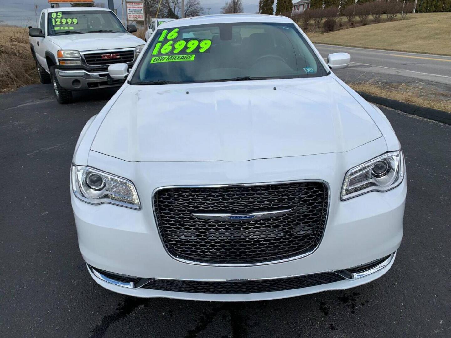 2016 White Chrysler 300 (2C3CCAAGXGH) with an 3.6L V6 3.6L V6 engine, located at 4845 Woodbury Pike, Roaring Springs, PA, (814) 317-5008, (814) 317-5008, 40.250935, -78.366959 - Photo#2