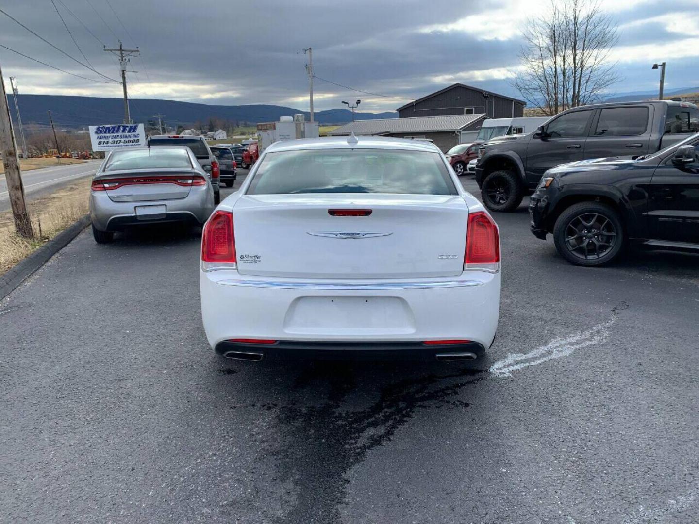 2016 White Chrysler 300 (2C3CCAAGXGH) with an 3.6L V6 3.6L V6 engine, located at 4845 Woodbury Pike, Roaring Springs, PA, (814) 317-5008, (814) 317-5008, 40.250935, -78.366959 - Photo#3