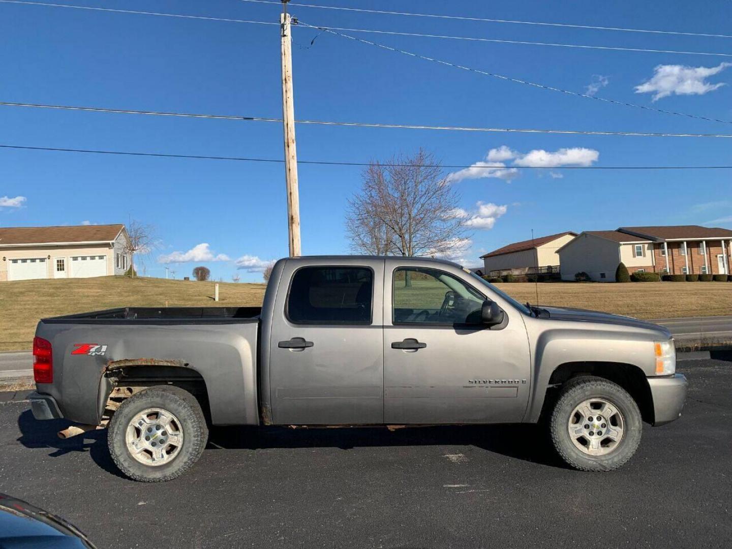 2007 Pewter Chevrolet Silverado 1500 (2GCEK13MX71) with an 5.3L V8 5.3L V8 engine, located at 4845 Woodbury Pike, Roaring Springs, PA, (814) 317-5008, (814) 317-5008, 40.250935, -78.366959 - Photo#0