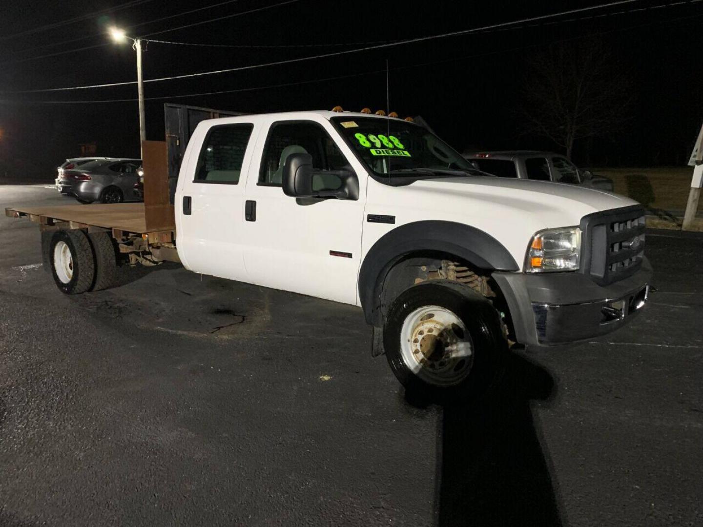 2006 White Ford F-450 Super Duty (1FDXW46P66E) with an 6.0L V8 Turbo 6.0L V8 engine, located at 4845 Woodbury Pike, Roaring Springs, PA, (814) 317-5008, (814) 317-5008, 40.250935, -78.366959 - Photo#0