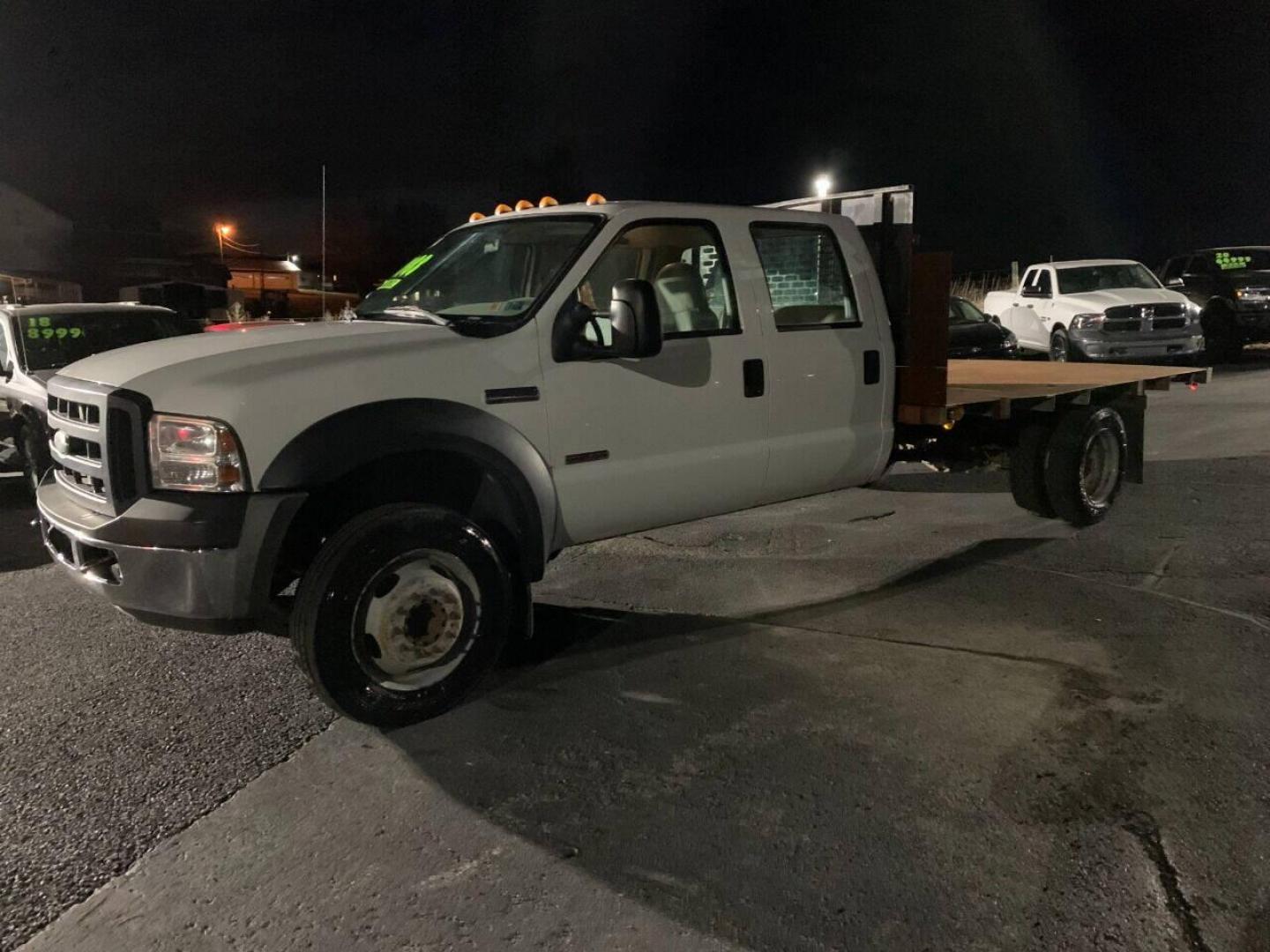 2006 White Ford F-450 Super Duty (1FDXW46P66E) with an 6.0L V8 Turbo 6.0L V8 engine, located at 4845 Woodbury Pike, Roaring Springs, PA, (814) 317-5008, (814) 317-5008, 40.250935, -78.366959 - Photo#1