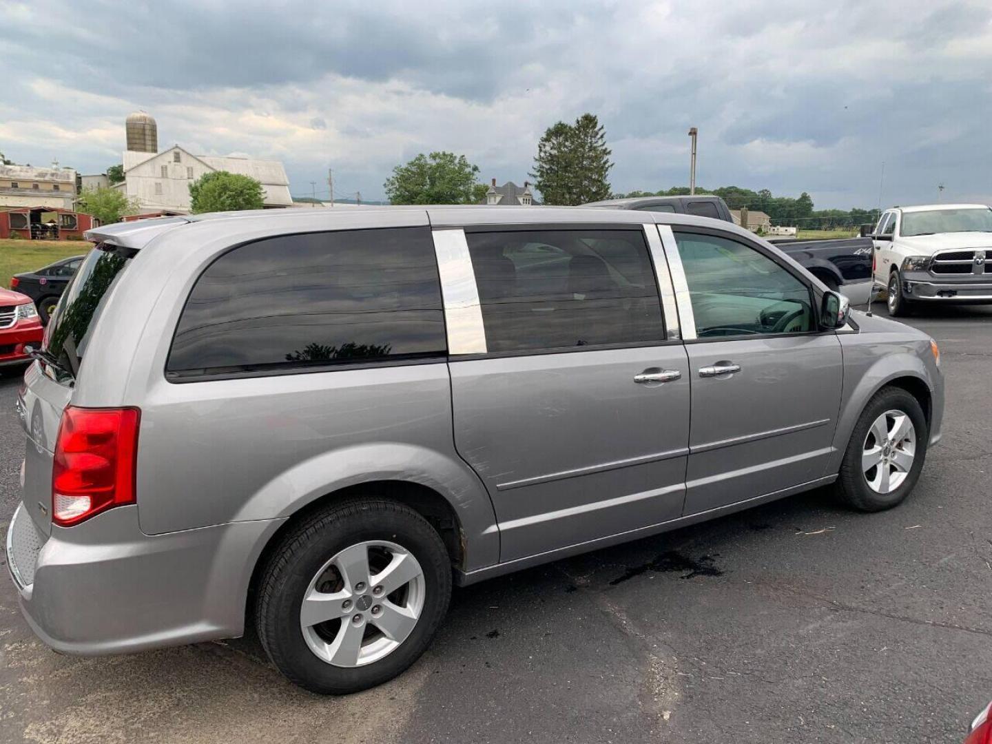 2016 Silver Dodge Grand Caravan (2C4RDGBG2GR) with an 3.6L V6 3.6L V6 engine, located at 4845 Woodbury Pike, Roaring Springs, PA, (814) 317-5008, (814) 317-5008, 40.250935, -78.366959 - 2016 Dodge Grand Caravan, 3.6L, V6, automatic, 3rd row, Flex Fuel, FWD, 188k, new tires, air conditioning and more. Vehicle has some deep scratches on driver rear side. If interested, please call 814-317-5008 or 814-497-4383. - Photo#1