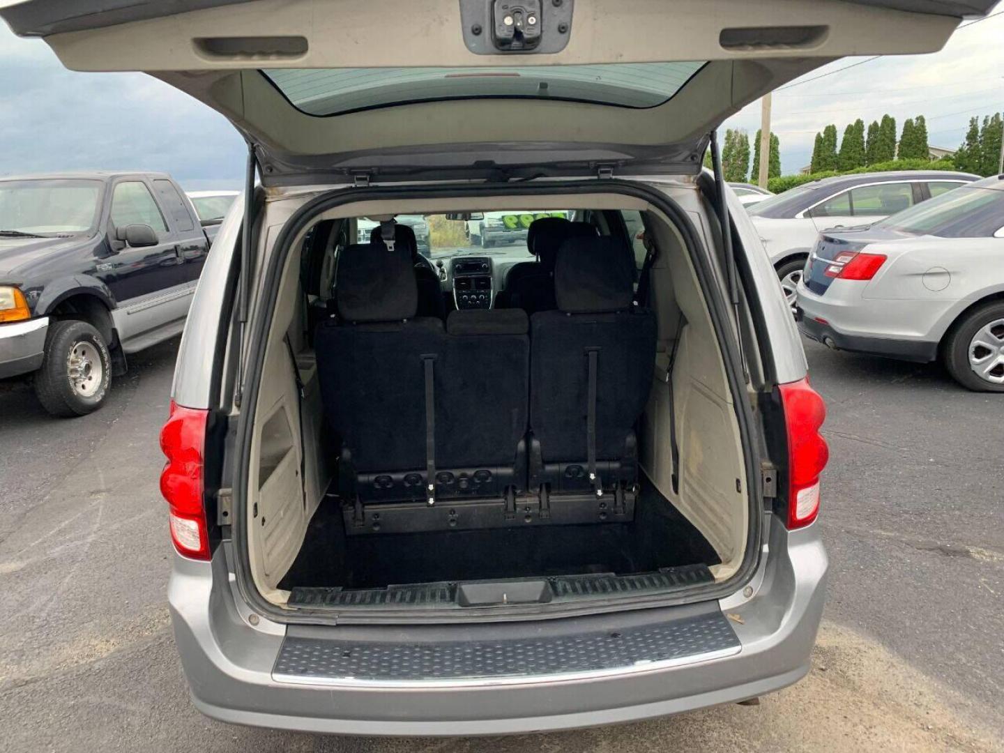 2016 Silver Dodge Grand Caravan (2C4RDGBG2GR) with an 3.6L V6 3.6L V6 engine, located at 4845 Woodbury Pike, Roaring Springs, PA, (814) 317-5008, (814) 317-5008, 40.250935, -78.366959 - 2016 Dodge Grand Caravan, 3.6L, V6, automatic, 3rd row, Flex Fuel, FWD, 188k, new tires, air conditioning and more. Vehicle has some deep scratches on driver rear side. If interested, please call 814-317-5008 or 814-497-4383. - Photo#8