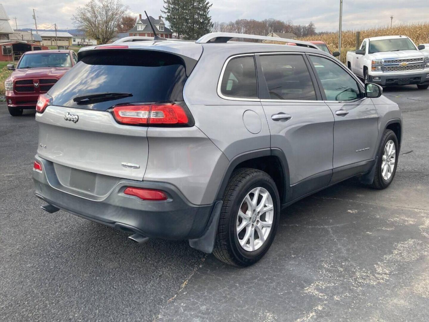 2014 Other Jeep Cherokee (1C4PJMCS5EW) with an 3.2L V6 3.2L V6 engine, located at 4845 Woodbury Pike, Roaring Springs, PA, (814) 317-5008, (814) 317-5008, 40.250935, -78.366959 - Photo#3