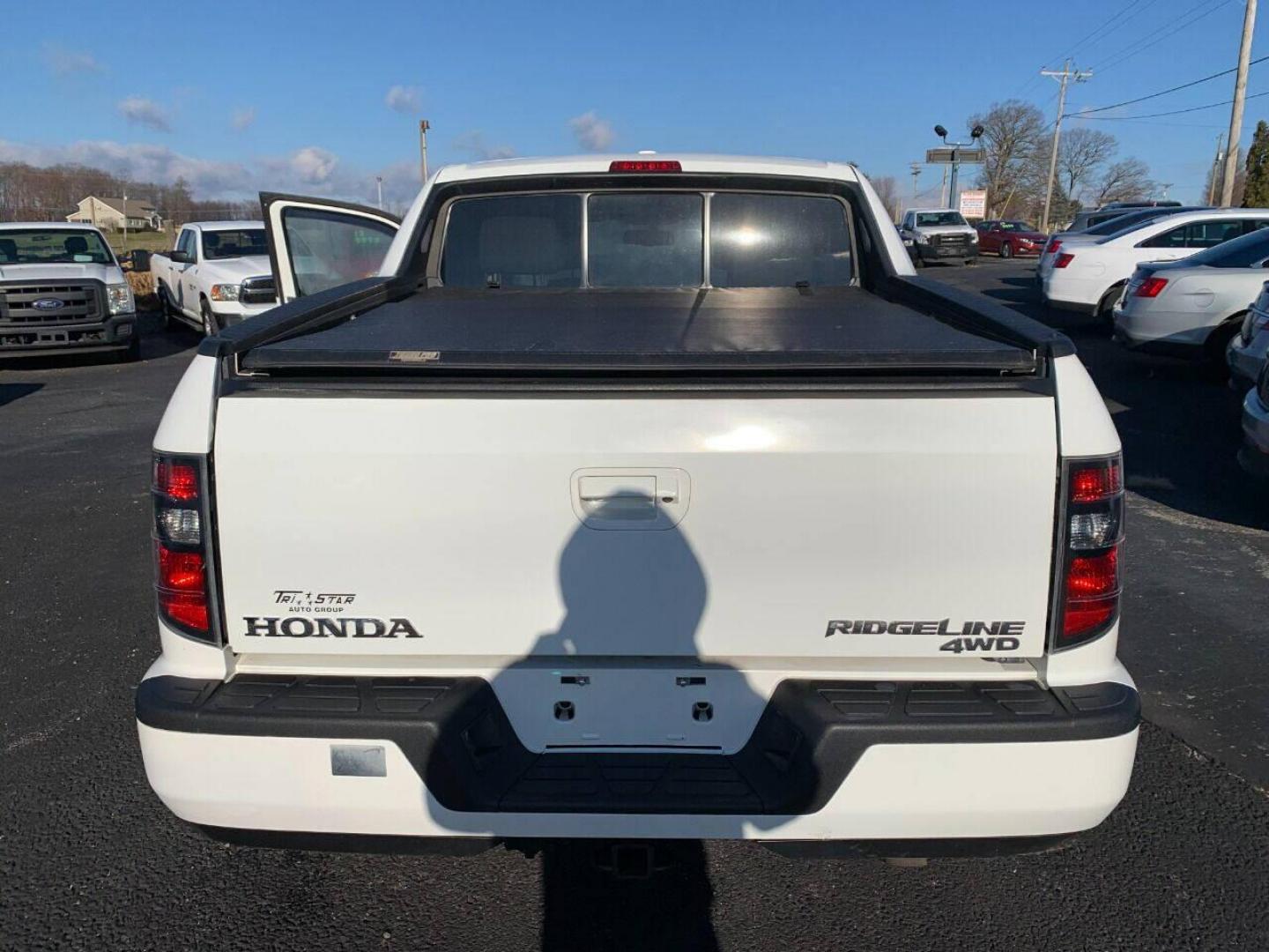 2014 White Honda Ridgeline (5FPYK1F54EB) with an 3.5L V6 3.5L V6 engine, located at 4845 Woodbury Pike, Roaring Springs, PA, (814) 317-5008, (814) 317-5008, 40.250935, -78.366959 - Photo#3