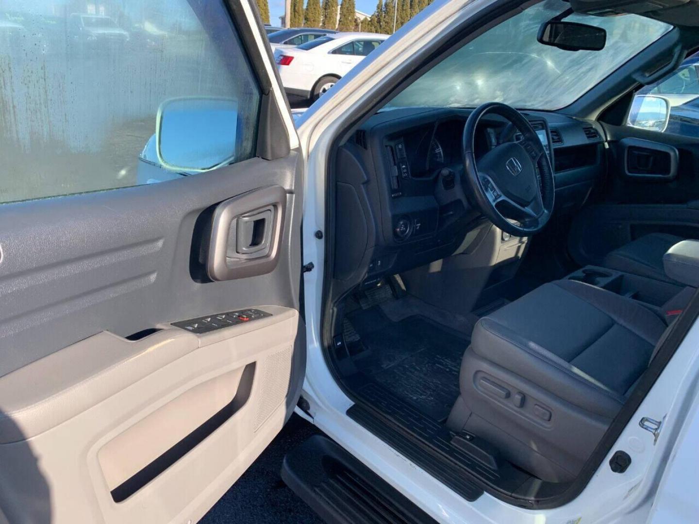 2014 White Honda Ridgeline (5FPYK1F54EB) with an 3.5L V6 3.5L V6 engine, located at 4845 Woodbury Pike, Roaring Springs, PA, (814) 317-5008, (814) 317-5008, 40.250935, -78.366959 - Photo#4