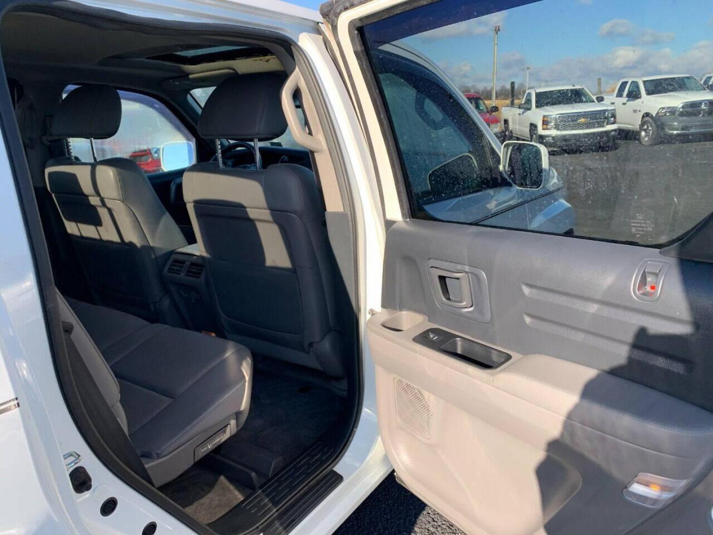 2014 White Honda Ridgeline (5FPYK1F54EB) with an 3.5L V6 3.5L V6 engine, located at 4845 Woodbury Pike, Roaring Springs, PA, (814) 317-5008, (814) 317-5008, 40.250935, -78.366959 - Photo#6