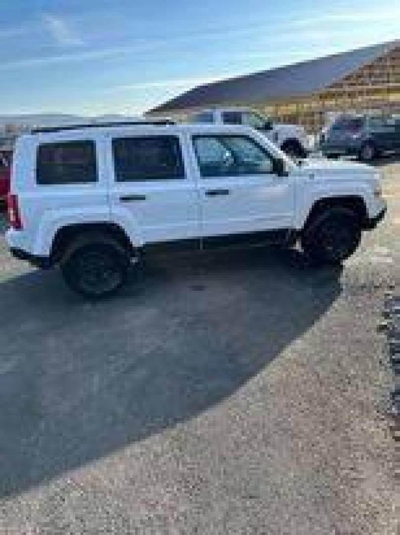 2017 White Jeep Patriot (1C4NJRBB6HD) with an 2.4L I4 2.4L I4 engine, located at 4845 Woodbury Pike, Roaring Springs, PA, (814) 317-5008, (814) 317-5008, 40.250935, -78.366959 - Photo#0