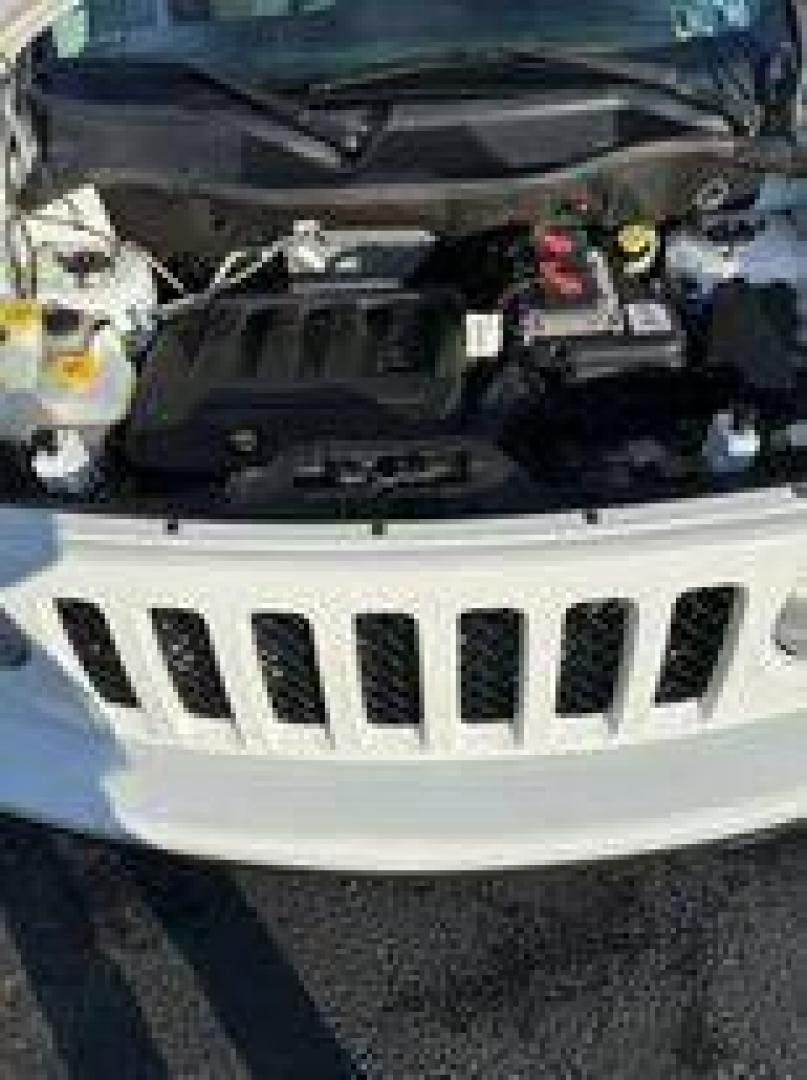 2017 White Jeep Patriot (1C4NJRBB6HD) with an 2.4L I4 2.4L I4 engine, located at 4845 Woodbury Pike, Roaring Springs, PA, (814) 317-5008, (814) 317-5008, 40.250935, -78.366959 - Photo#7