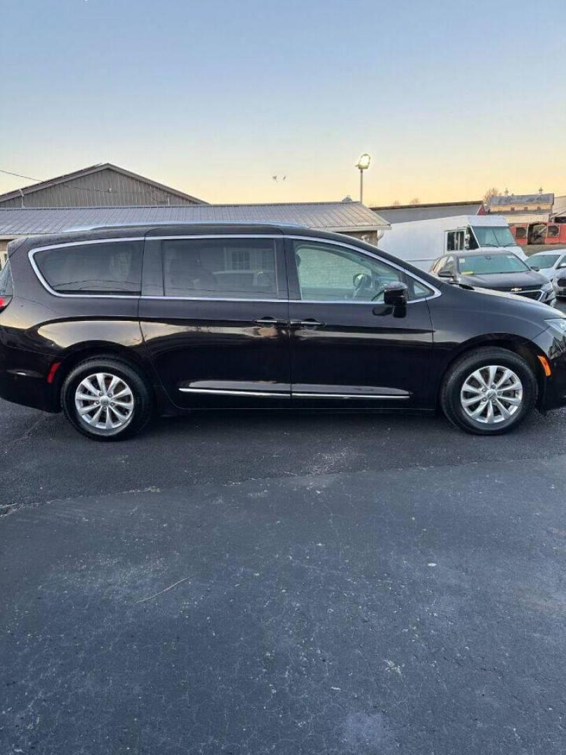 2018 Burgundy Chrysler Pacifica (2C4RC1BG2JR) with an 3.6L V6 3.6L V6 engine, located at 4845 Woodbury Pike, Roaring Springs, PA, (814) 317-5008, (814) 317-5008, 40.250935, -78.366959 - Photo#1