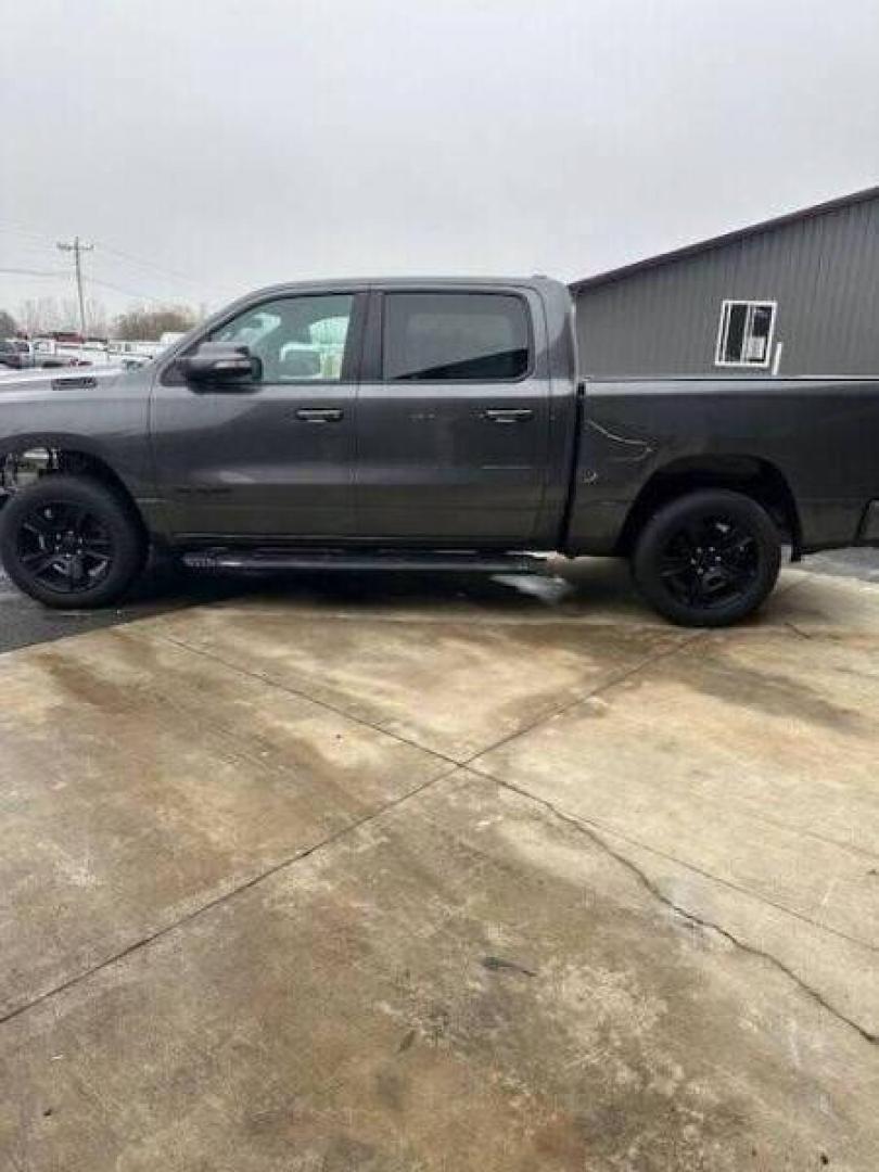 2020 Charcoal RAM 1500 (1C6SRFFT1LN) with an 5.7L V8 5.7L V8 engine, located at 4845 Woodbury Pike, Roaring Springs, PA, (814) 317-5008, (814) 317-5008, 40.250935, -78.366959 - 2020 RAM 5.7 E- TORQUE 8 SPEED TRANMISSION 1500 CREW CAB 4WHEEL DRIVE POWER WIMDOWS AND LOCKS POWER REAR WINDOW AND DEFROST NIGHT EDITION LIGHTING 2 WAY TAIL GATE THIS A R TITLE TRUCK NEW ENGINE 747 MILES - Photo#0