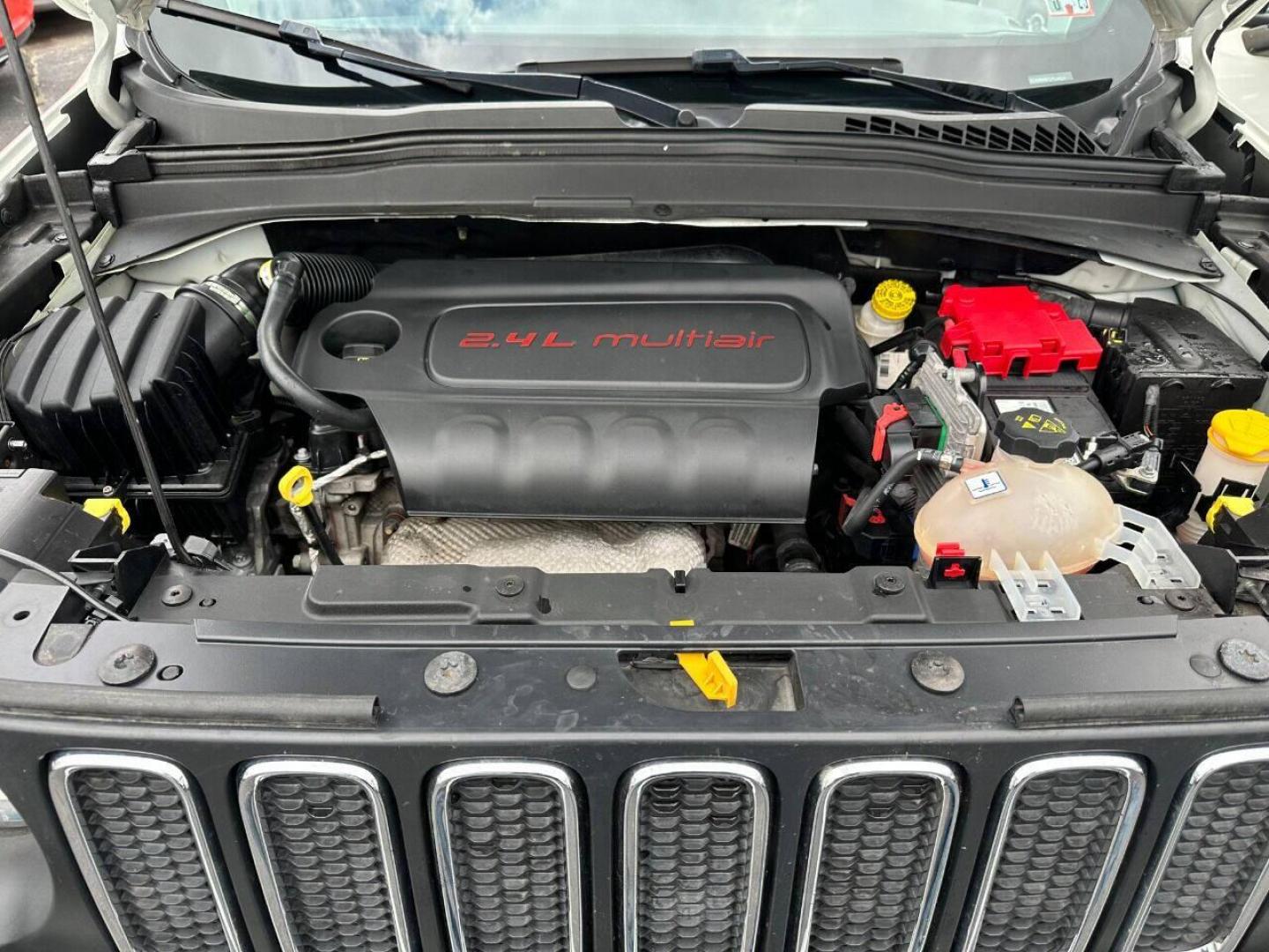 2020 White Jeep Renegade (ZACNJBAB7LP) with an 2.4L I4 2.4L I4 engine, located at 4845 Woodbury Pike, Roaring Springs, PA, (814) 317-5008, (814) 317-5008, 40.250935, -78.366959 - Photo#10