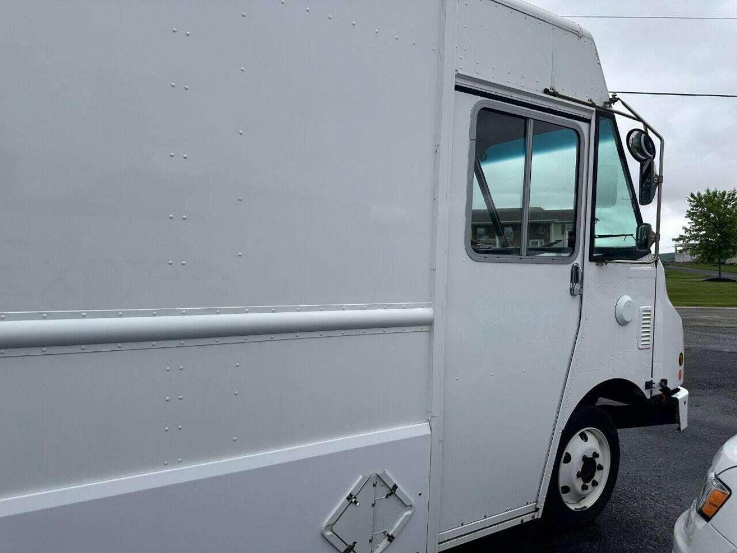 2012 White utility/ Smith Electric Truck (4S9AL5H31CK) with an Unspecified engine, located at 4845 Woodbury Pike, Roaring Springs, PA, (814) 317-5008, (814) 317-5008, 40.250935, -78.366959 - 2012 Electric vehicle! Clean and ready to go! Have six of these to pick from. GVWR is 16,500. Rear back up camera. Average range is 80-100 miles on charge. Average mileage on the seven vehicles are between 2k and 9k. If interested, please call for more information 814-317-5008 or 814-497-4383. - Photo#2