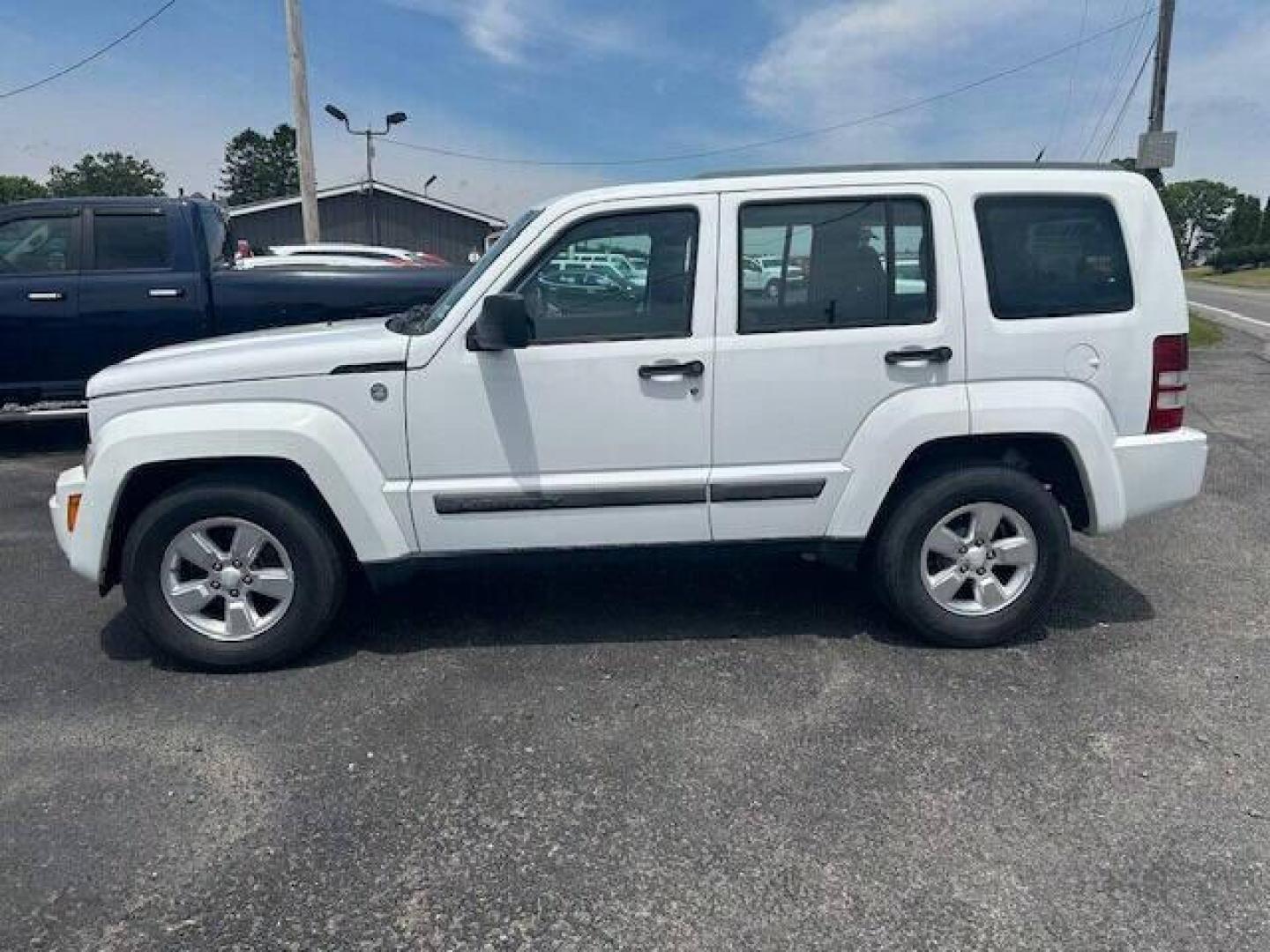 2011 White Jeep Liberty (1J4PN2GK2BW) with an 3.7L V6 3.7L V6 engine, located at 4845 Woodbury Pike, Roaring Springs, PA, (814) 317-5008, (814) 317-5008, 40.250935, -78.366959 - Photo#2