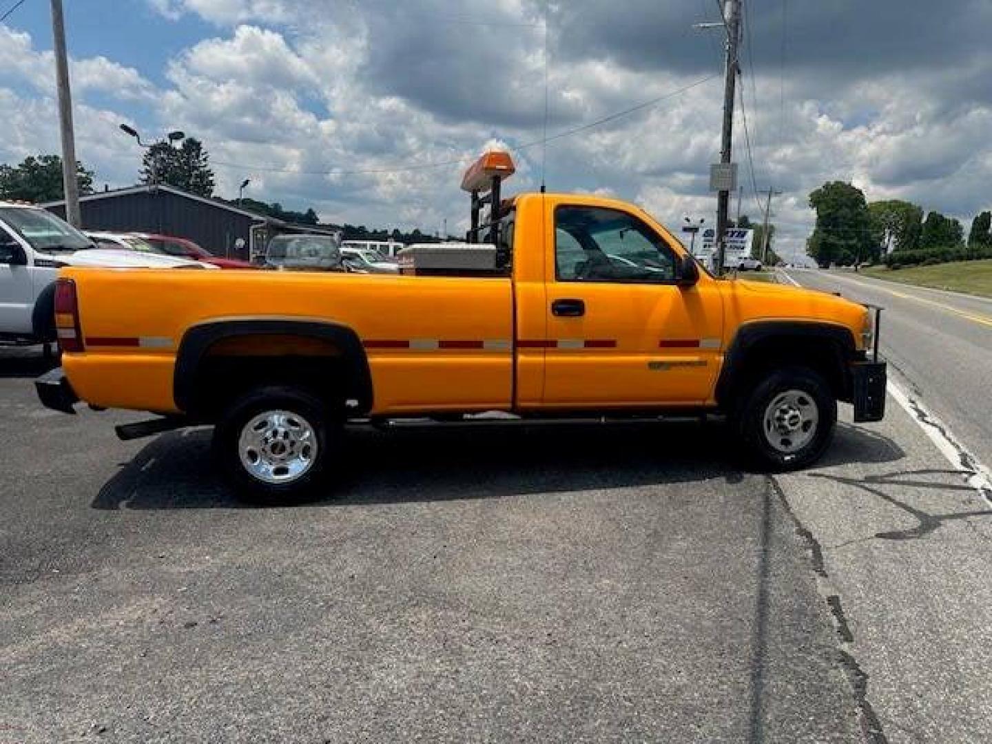 2001 Orange GMC Sierra 2500HD (1GTHC24151E) with an 6.6L V8 Turbocharger 6.6L V8 engine, located at 4845 Woodbury Pike, Roaring Springs, PA, (814) 317-5008, (814) 317-5008, 40.250935, -78.366959 - Photo#3