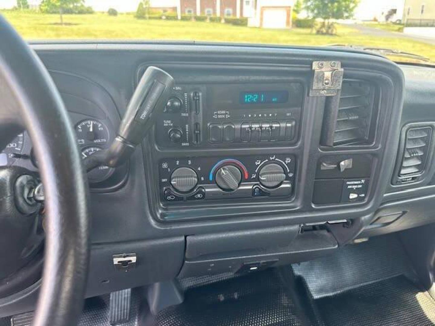 2001 Orange GMC Sierra 2500HD (1GTHC24151E) with an 6.6L V8 Turbocharger 6.6L V8 engine, located at 4845 Woodbury Pike, Roaring Springs, PA, (814) 317-5008, (814) 317-5008, 40.250935, -78.366959 - Photo#7