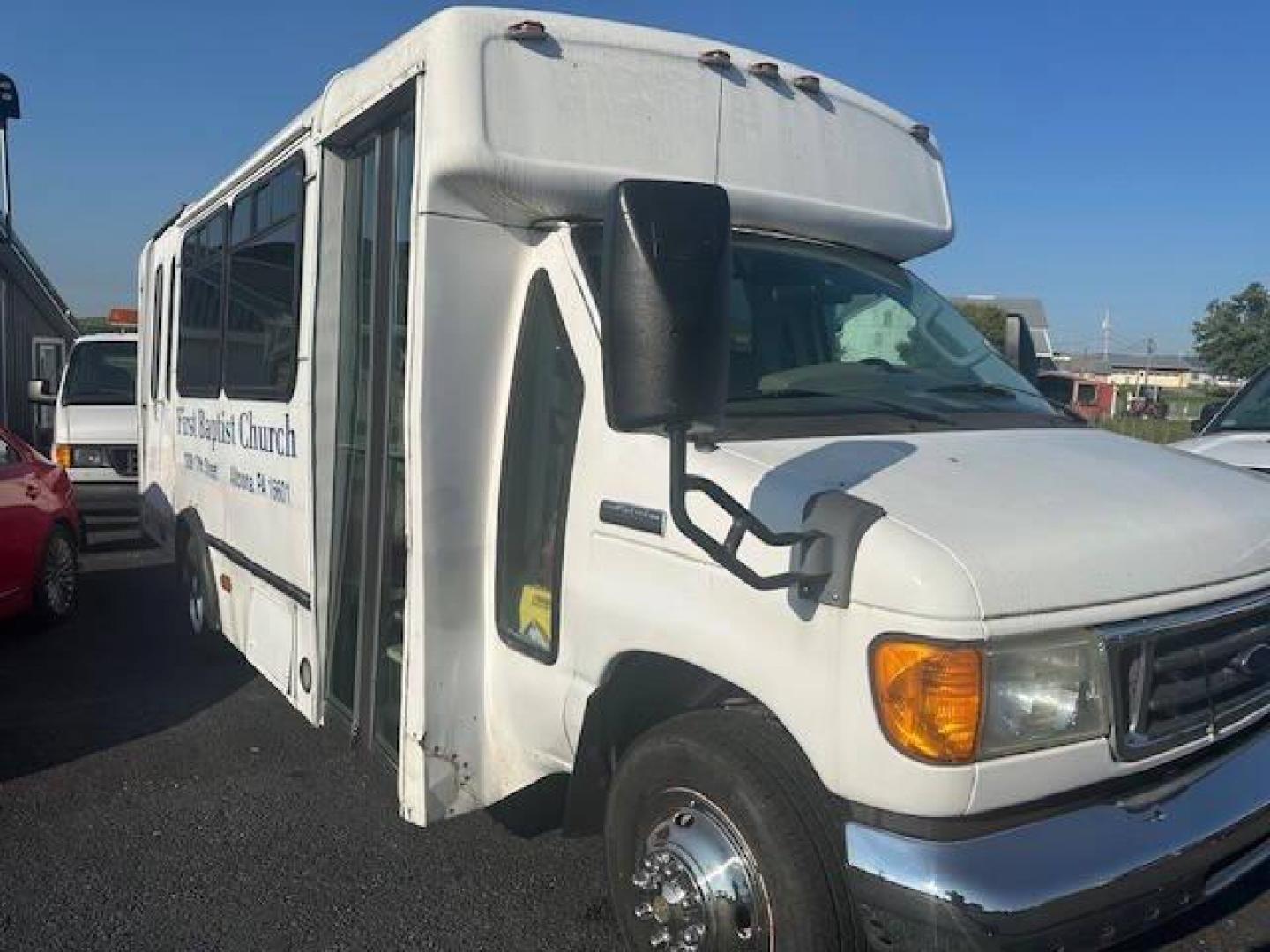 2007 White Ford E-Series (1FDXE45S77D) with an 6.8L V10 6.8L V10 engine, located at 4845 Woodbury Pike, Roaring Springs, PA, (814) 317-5008, (814) 317-5008, 40.250935, -78.366959 - Photo#1