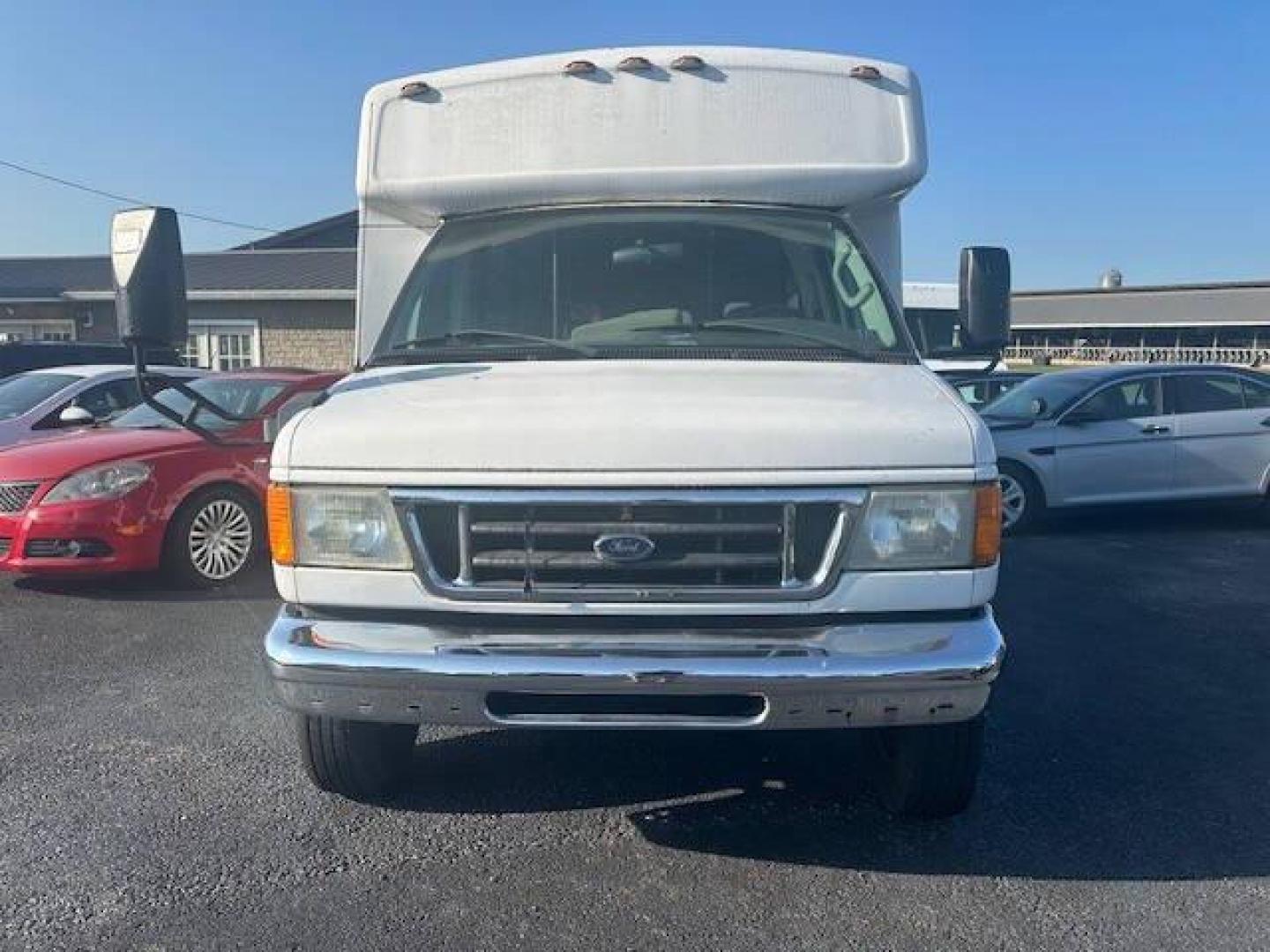 2007 White Ford E-Series (1FDXE45S77D) with an 6.8L V10 6.8L V10 engine, located at 4845 Woodbury Pike, Roaring Springs, PA, (814) 317-5008, (814) 317-5008, 40.250935, -78.366959 - Photo#2