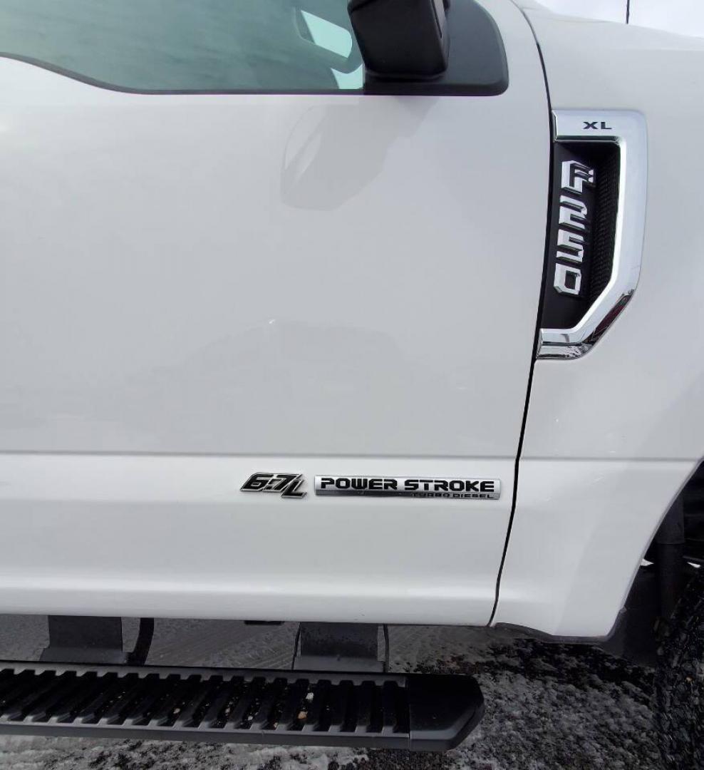 2020 White Ford F-250 Super Duty (1FT7X2BTXLE) with an 6.7L V8 Turbocharger 6.7L V8 engine, located at 4845 Woodbury Pike, Roaring Springs, PA, (814) 317-5008, (814) 317-5008, 40.250935, -78.366959 - Photo#4